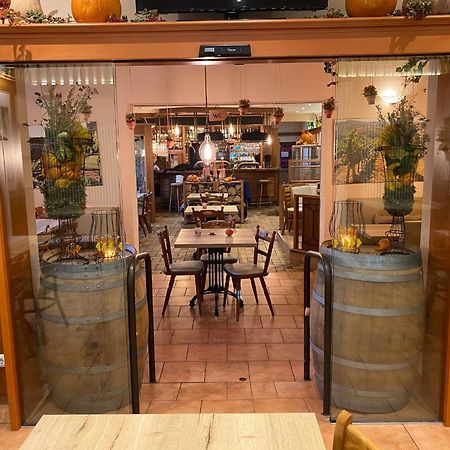 Ferienwohnungen Park Cafe Am Kurpark Bernkastel-Kues Exteriör bild