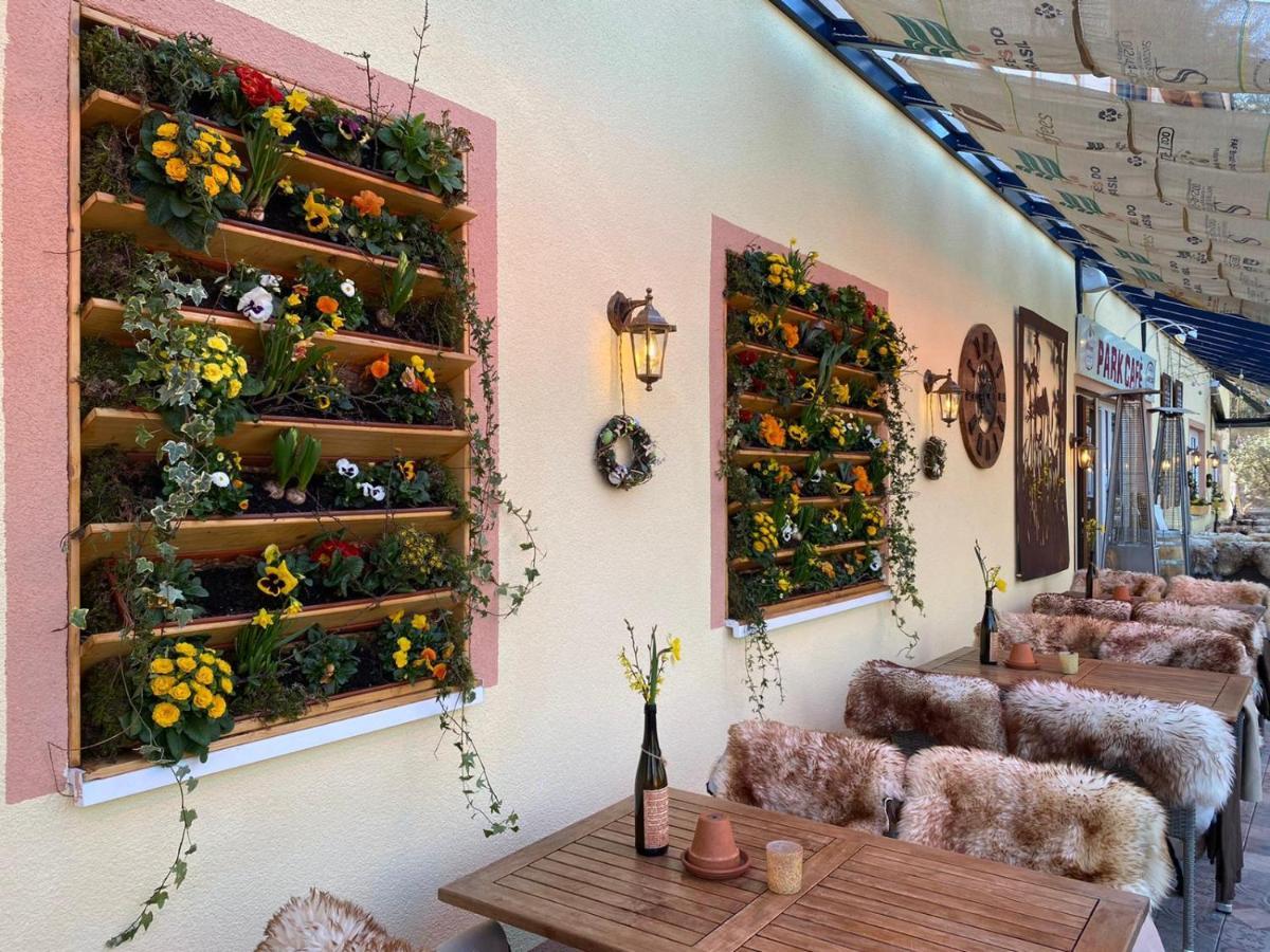 Ferienwohnungen Park Cafe Am Kurpark Bernkastel-Kues Exteriör bild