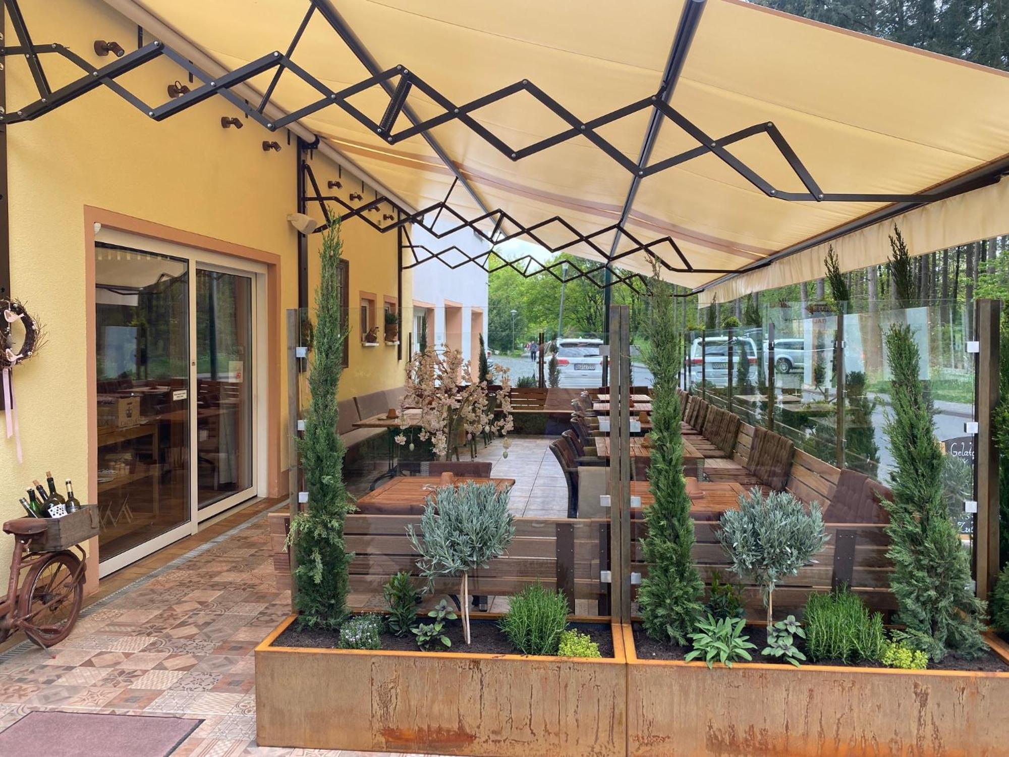 Ferienwohnungen Park Cafe Am Kurpark Bernkastel-Kues Exteriör bild